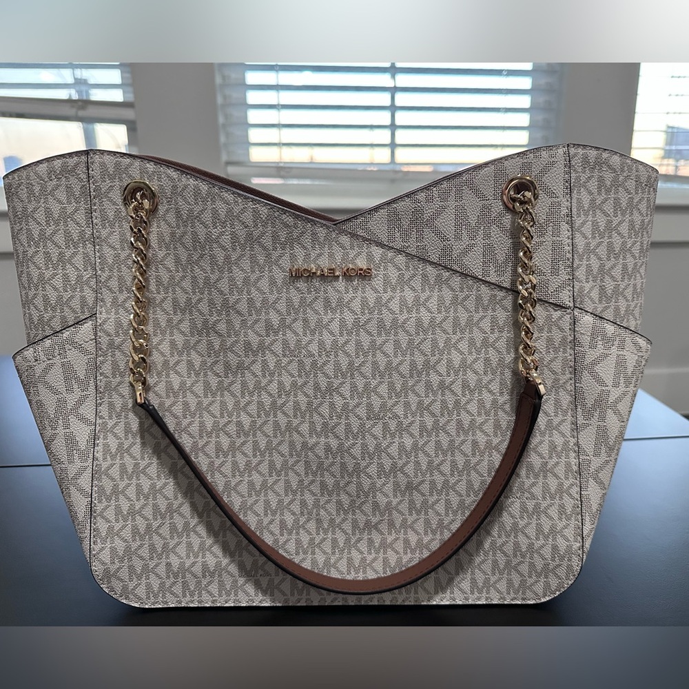 Michael Kors Jet Set Large Vanilla Signature X Cross Chain Shoulder Tote